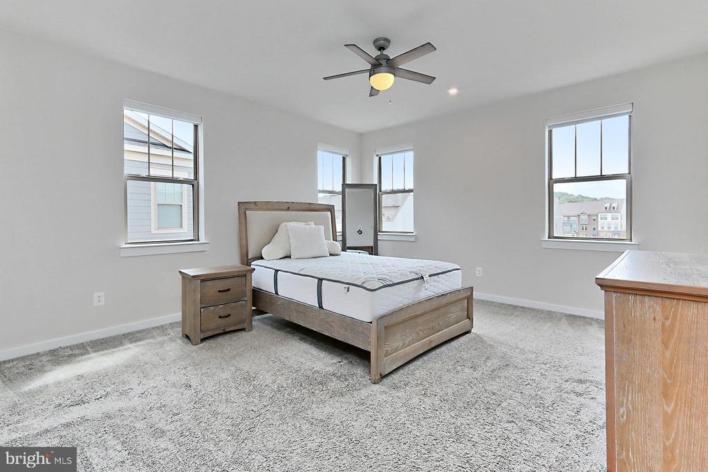 226 PETITE SIRAH TERRACE SE