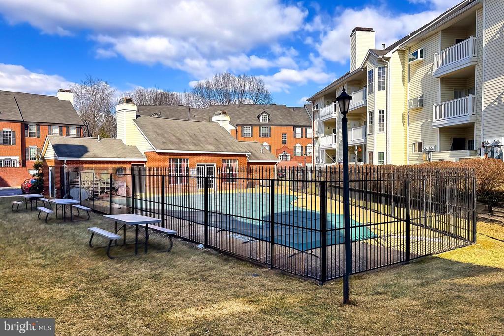 668 GATEWAY DRIVE SE 416