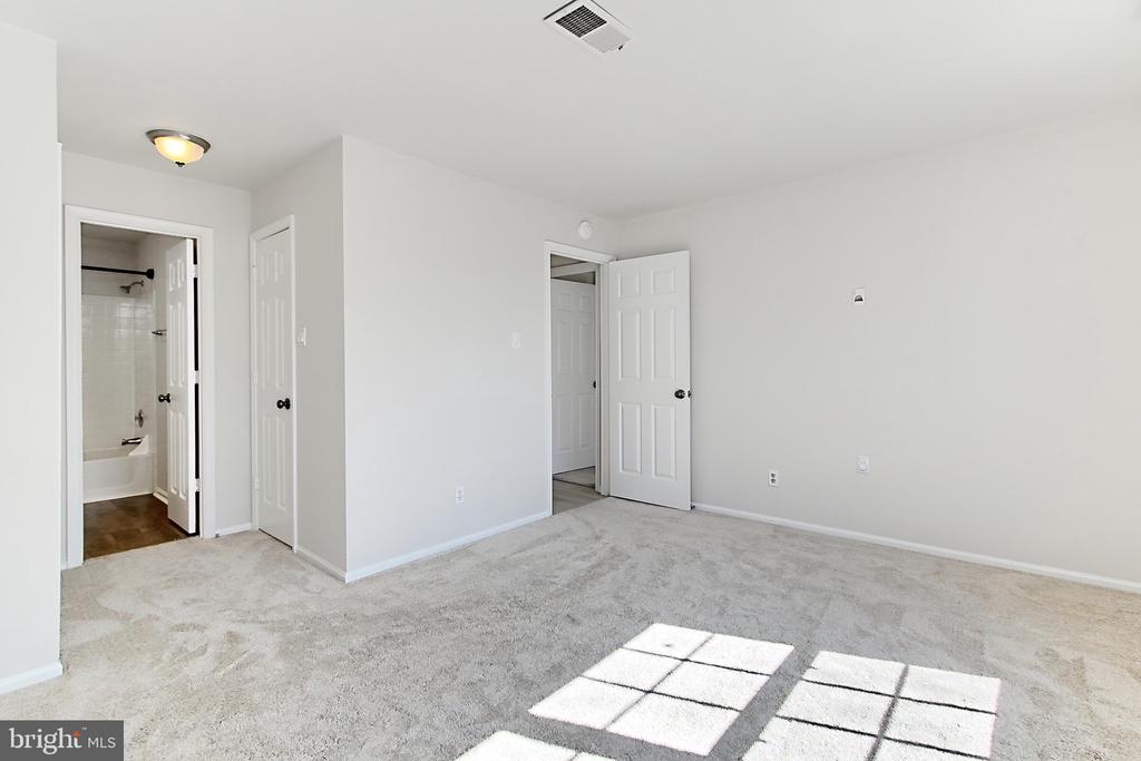 1114 HUNTMASTER TERRACE NE 301