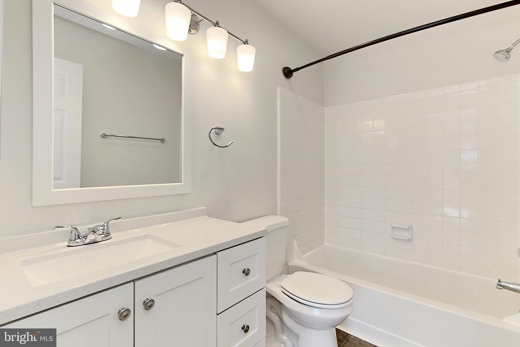 1114 HUNTMASTER TERRACE NE 301