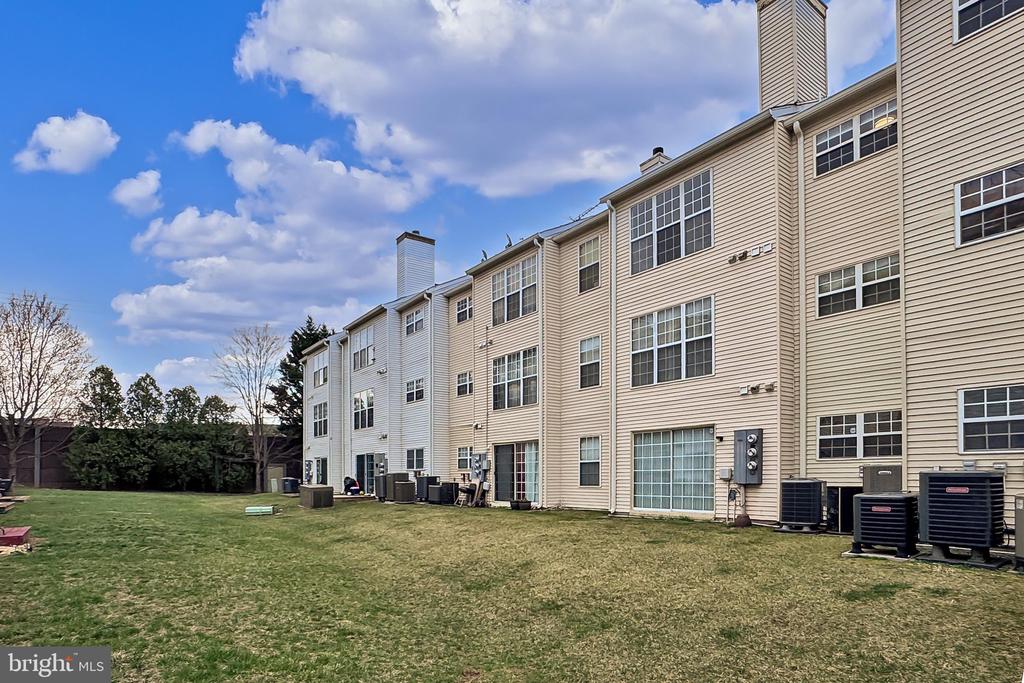 1114 HUNTMASTER TERRACE NE 301
