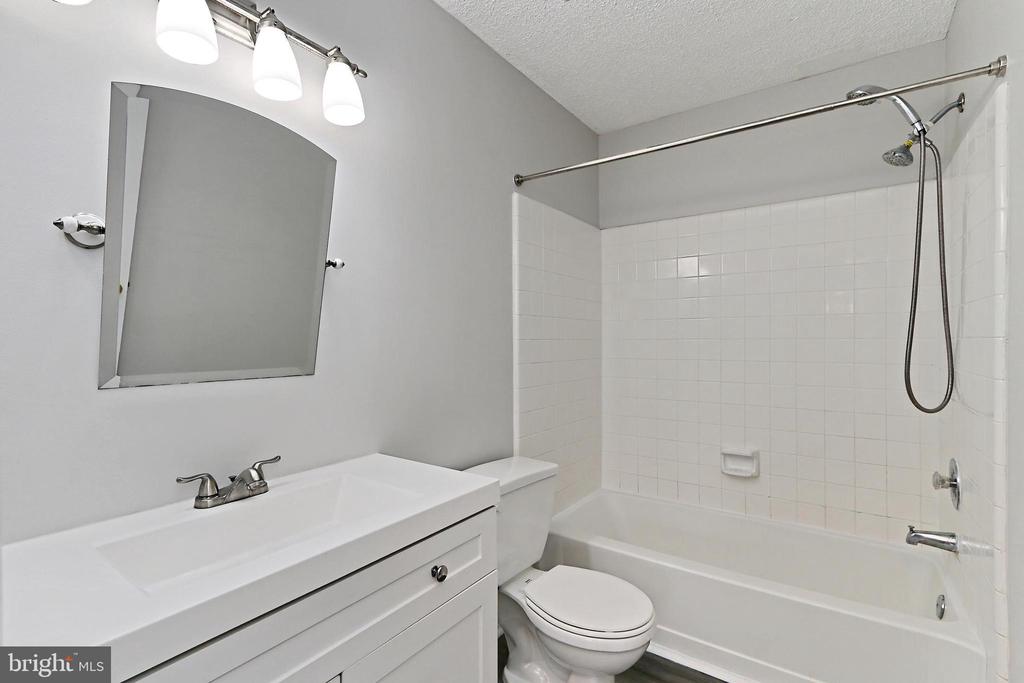 1106 HUNTMASTER TERRACE NE 301