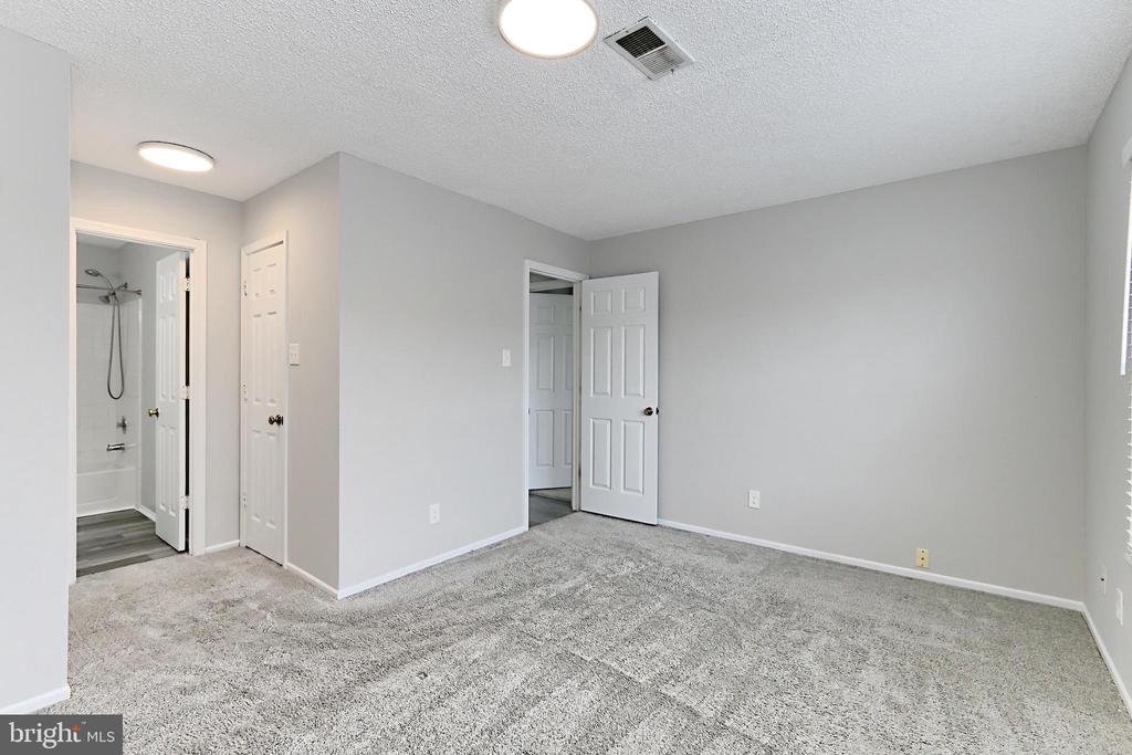 1106 HUNTMASTER TERRACE NE 301