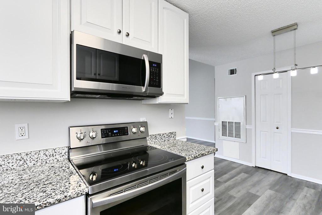 1106 HUNTMASTER TERRACE NE 301