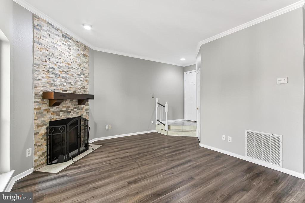 674 GATEWAY DRIVE SE 709