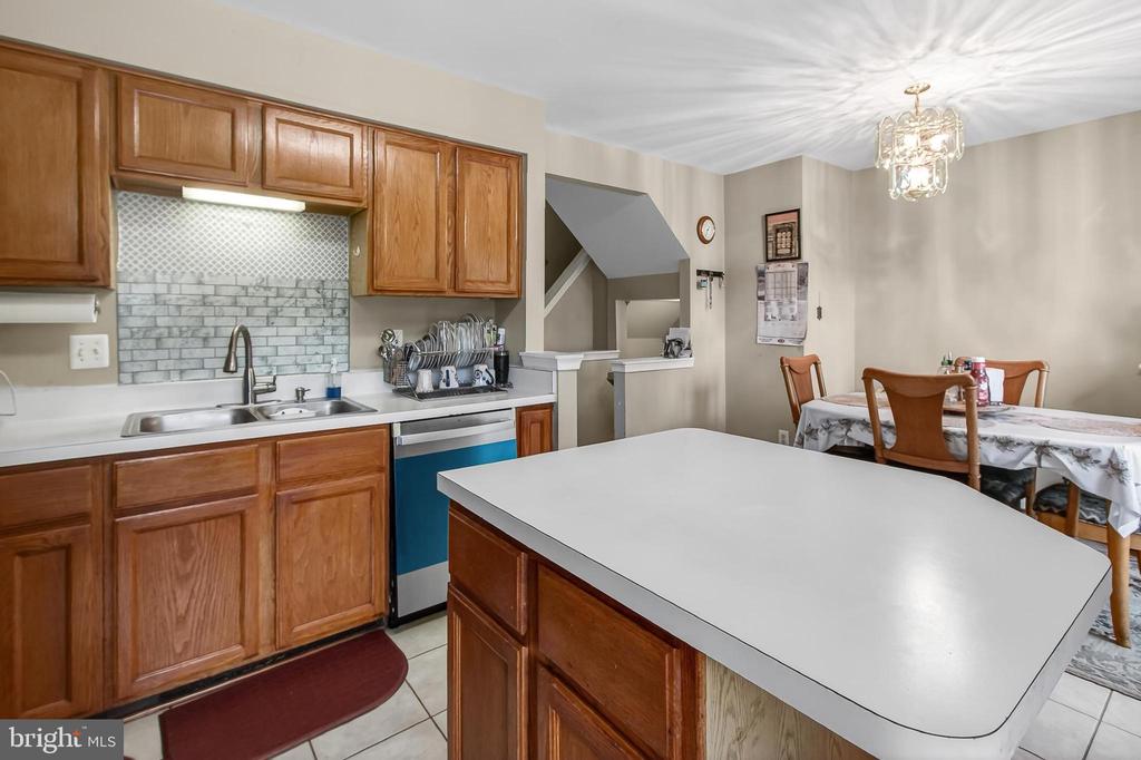 8602 WALCOTT COURT