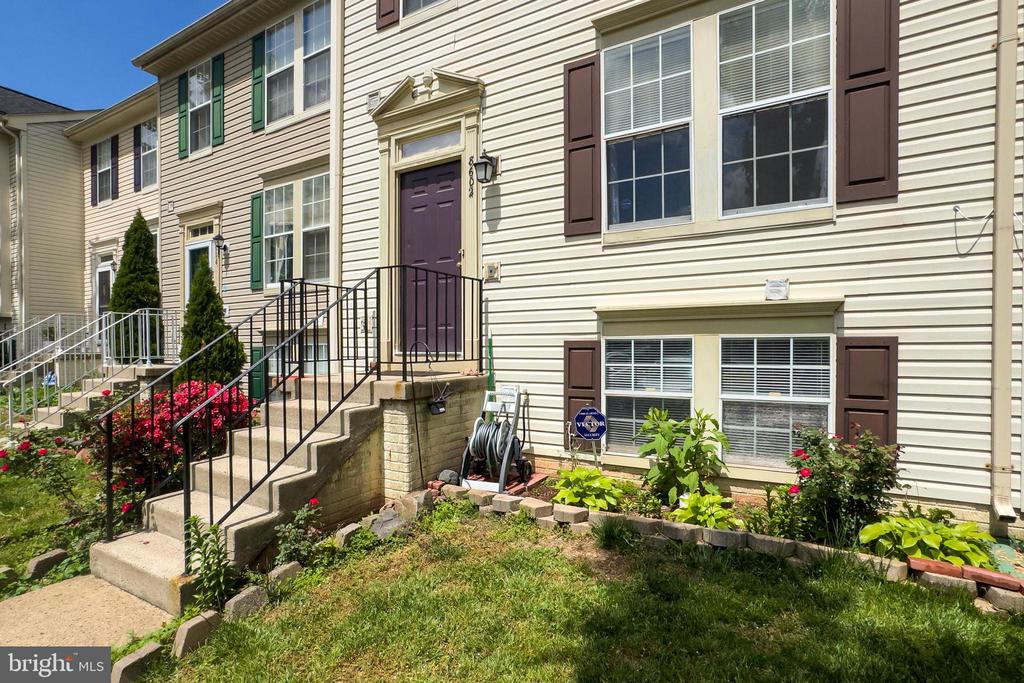 8602 WALCOTT COURT