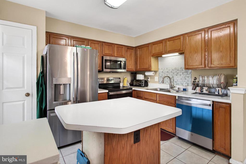 8602 WALCOTT COURT