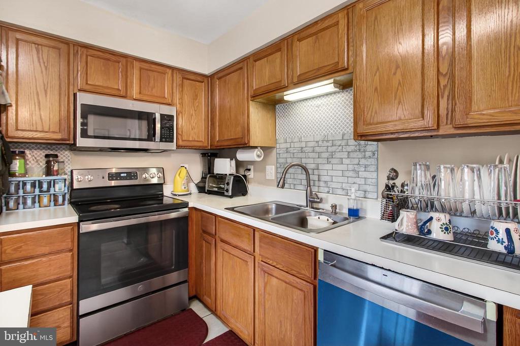 8602 WALCOTT COURT
