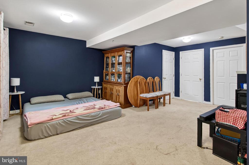 8602 WALCOTT COURT
