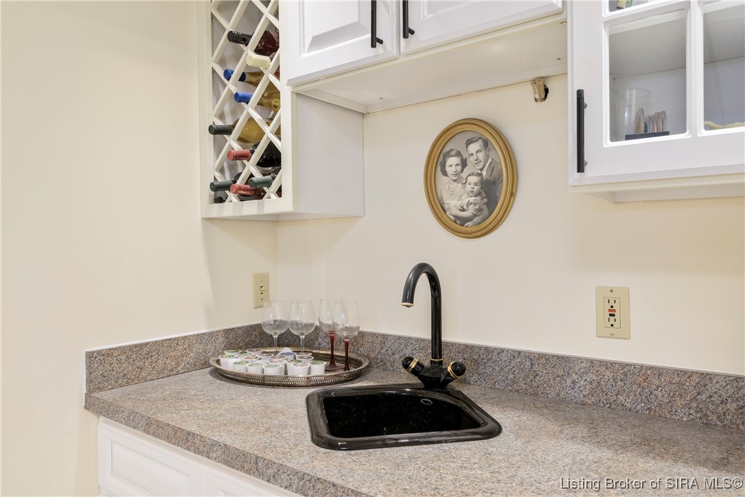 6415 Meadow Oak Drive