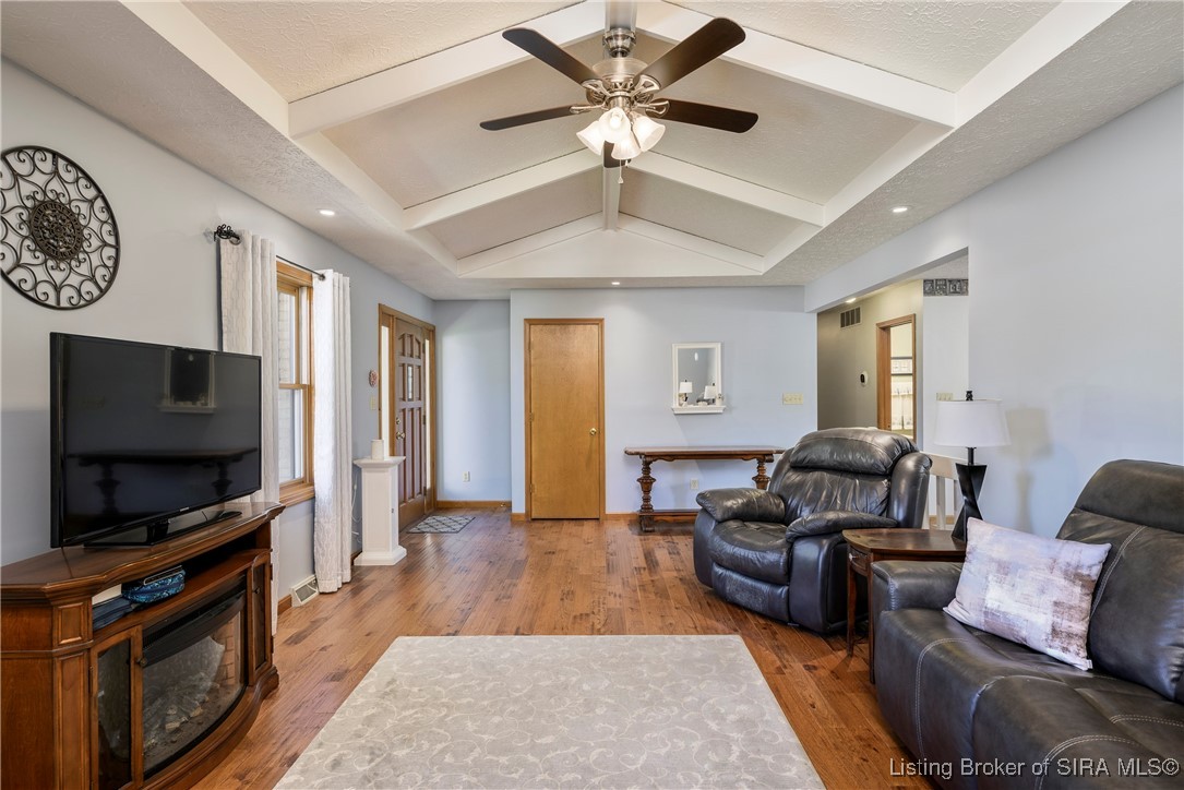 6415 Meadow Oak Drive