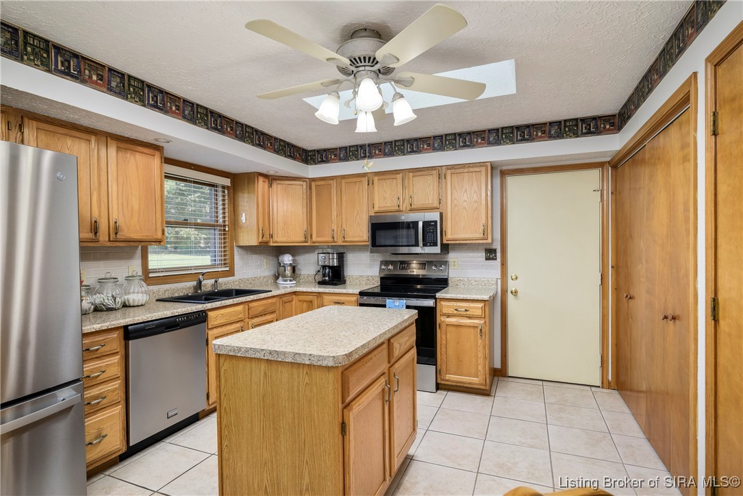 6415 Meadow Oak Drive