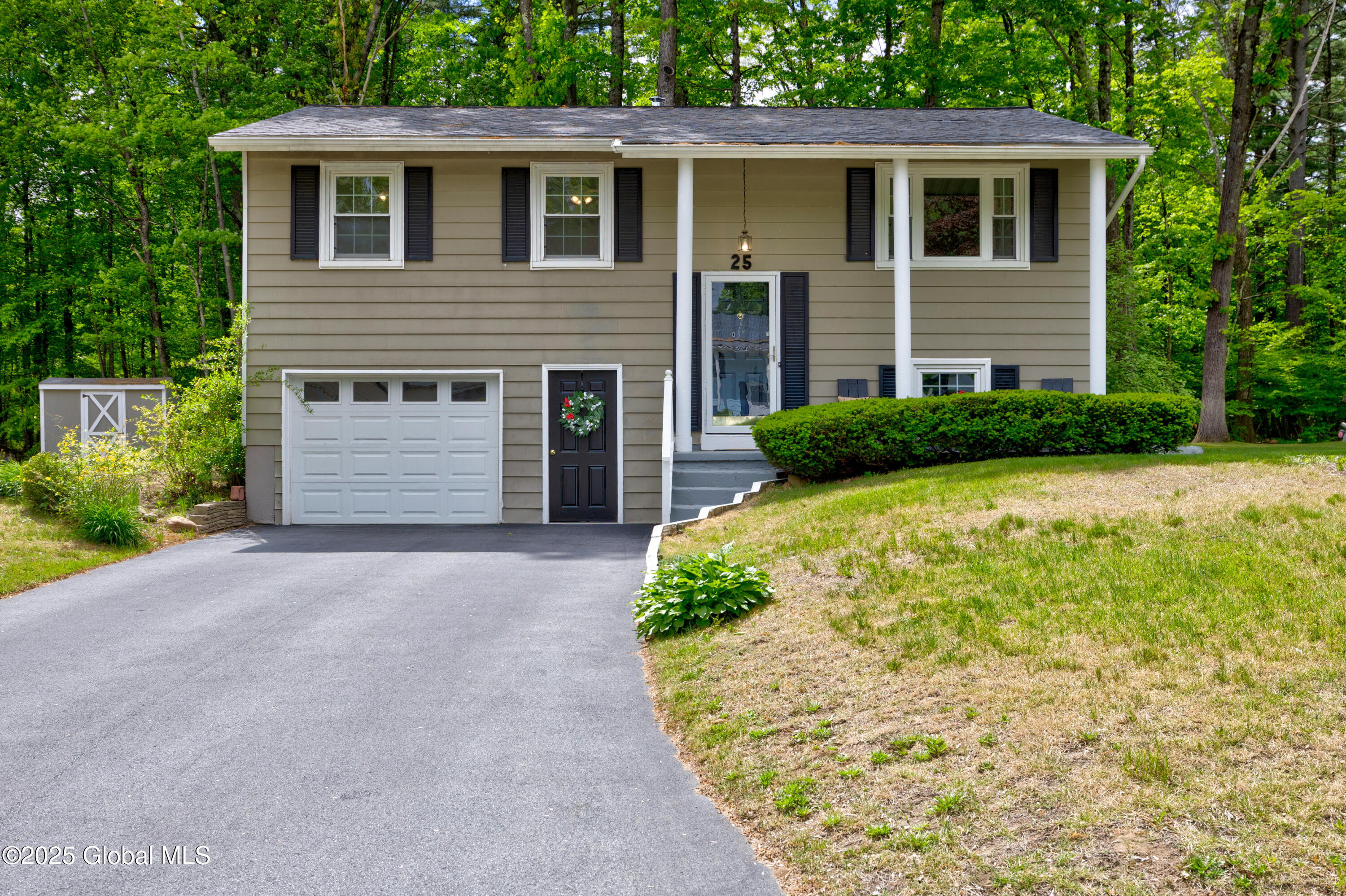 25 Lamplighter Lane Lane