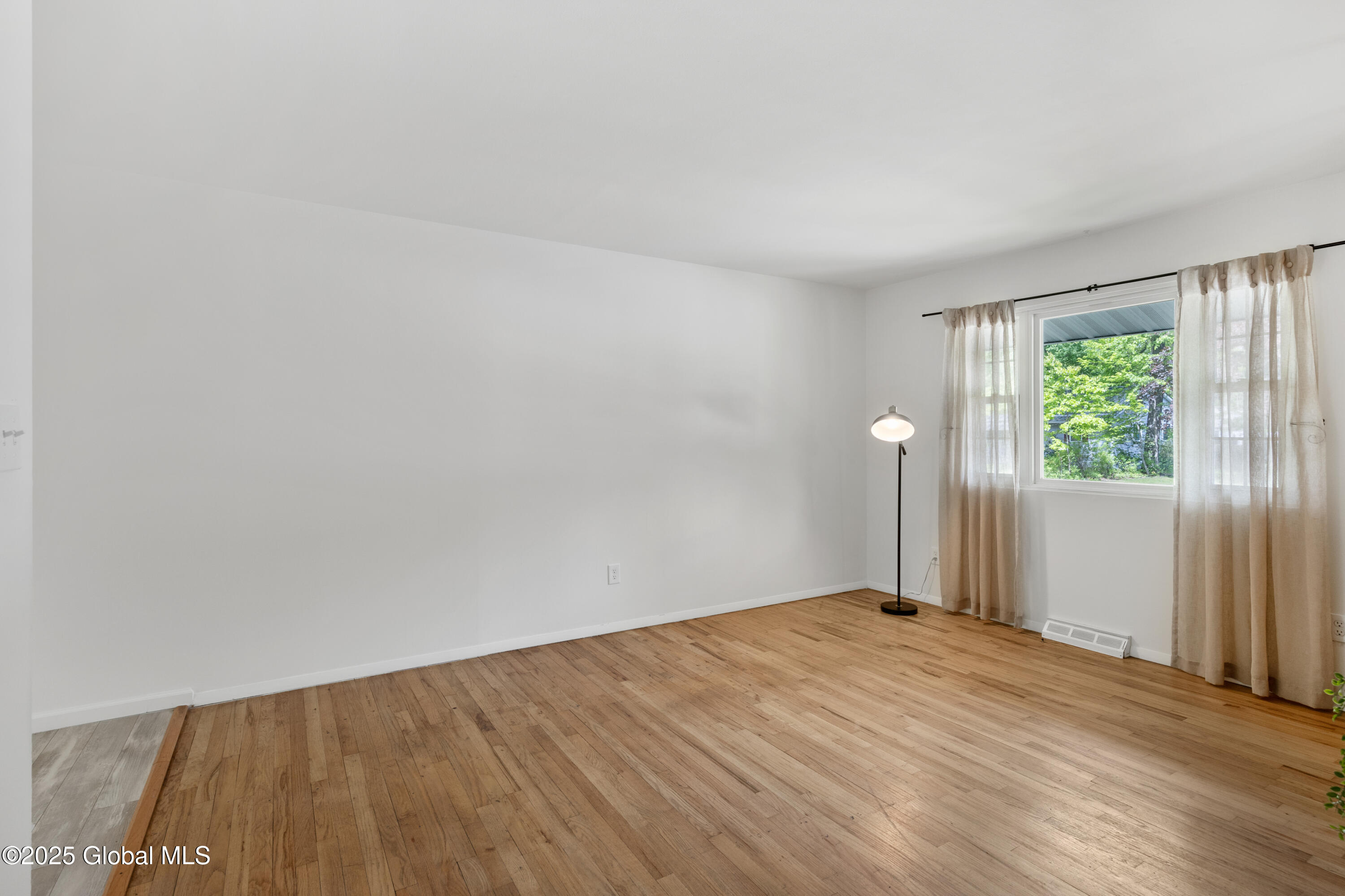 25 Lamplighter Lane Lane