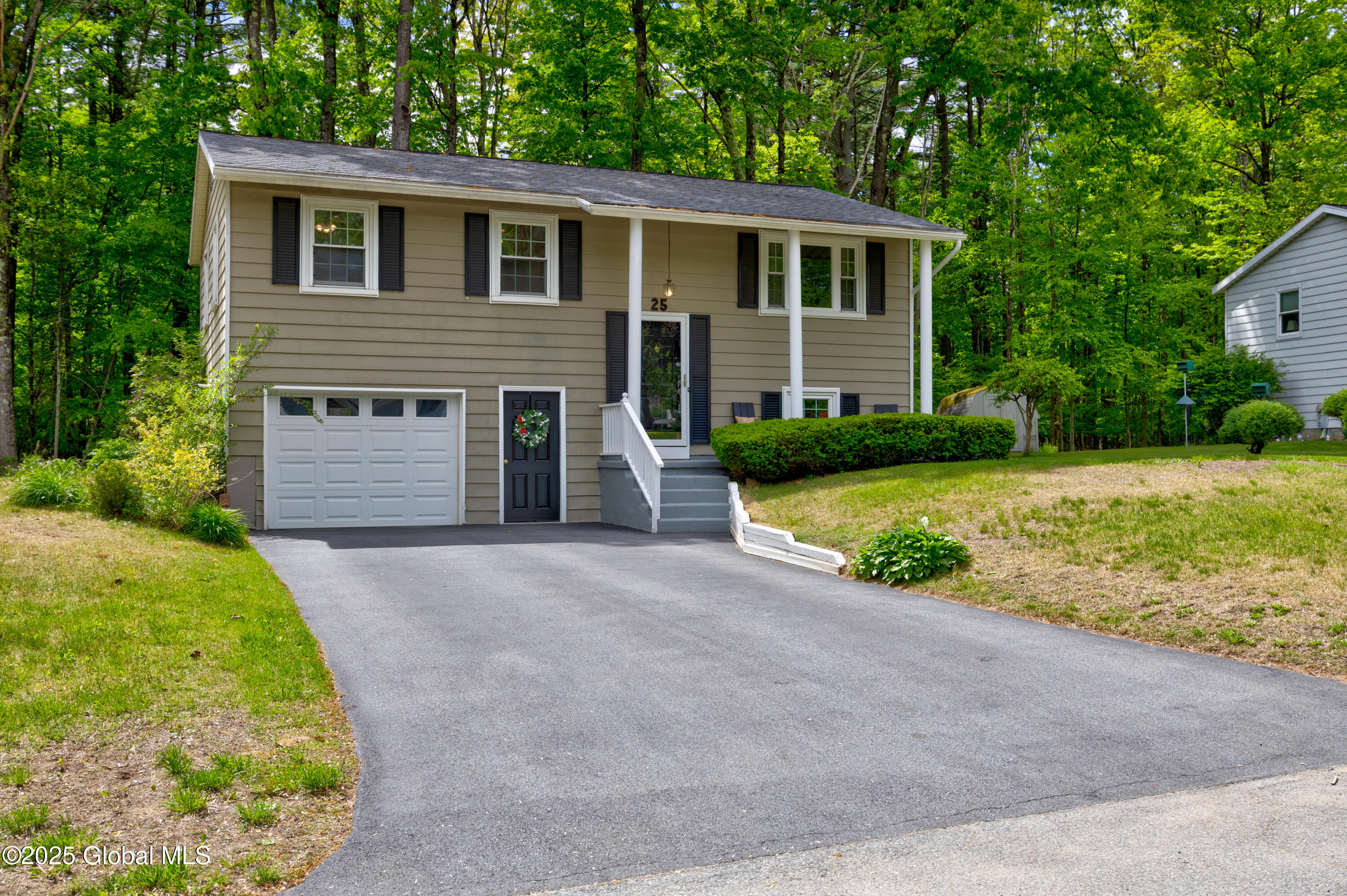 25 Lamplighter Lane Lane