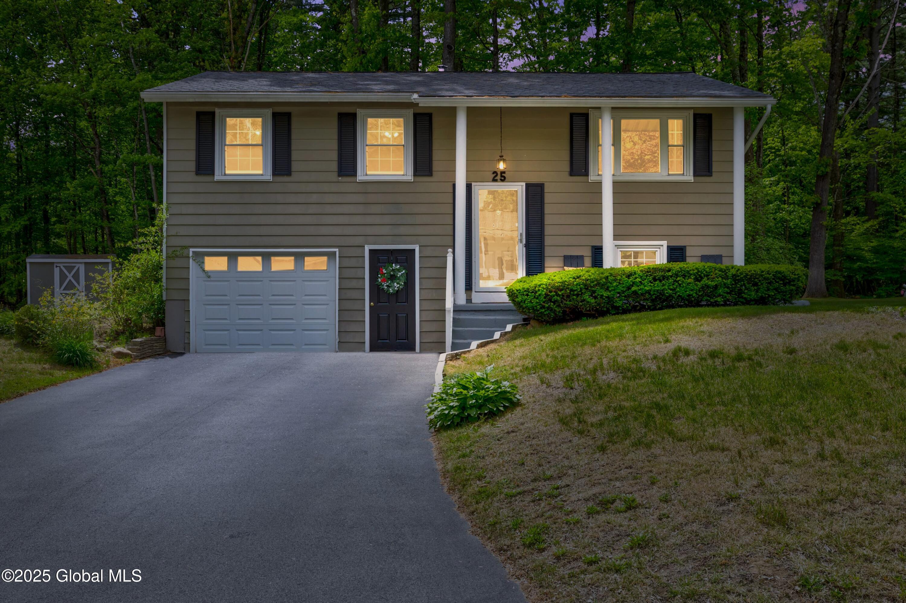 25 Lamplighter Lane Lane