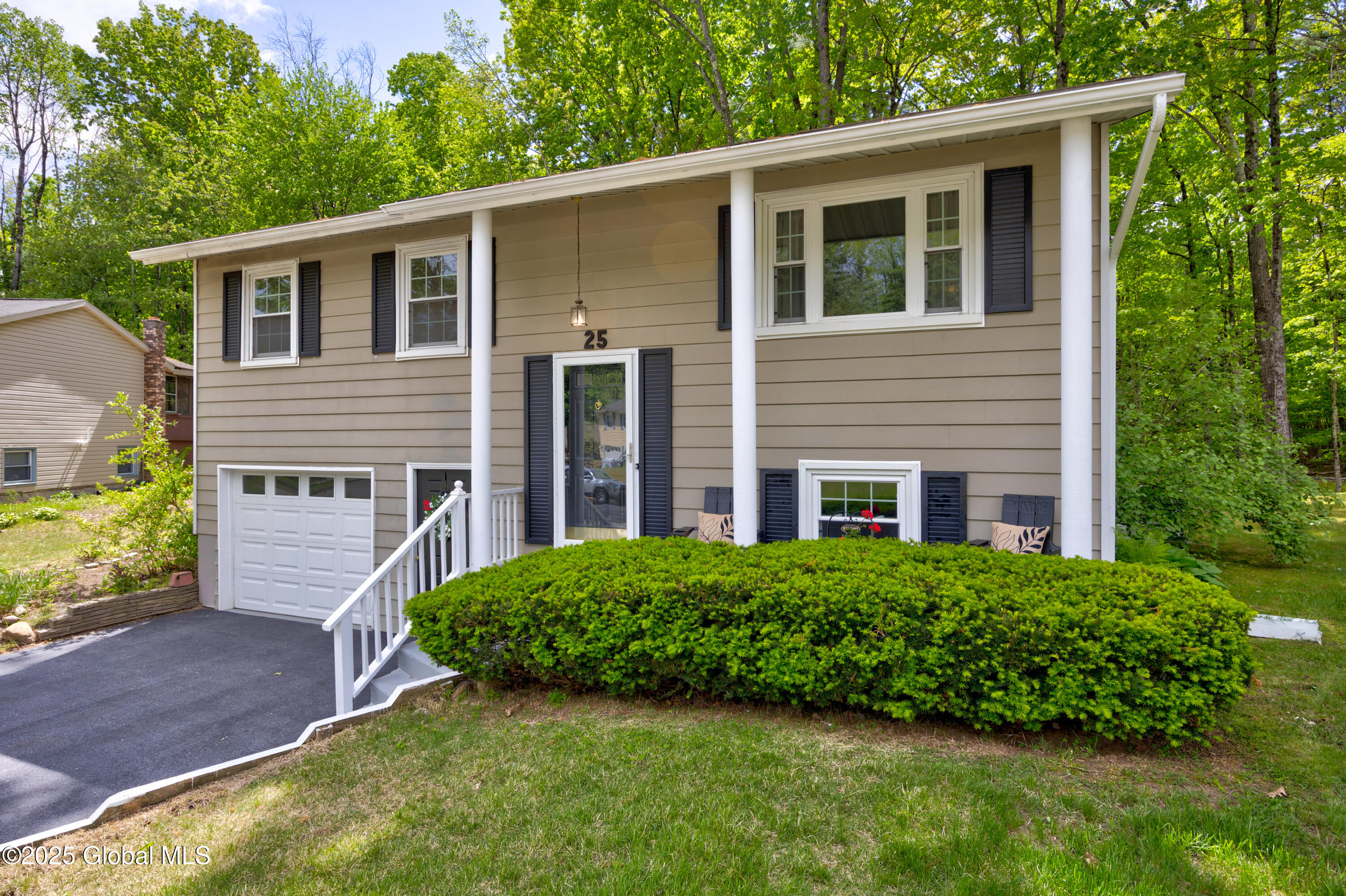 25 Lamplighter Lane Lane
