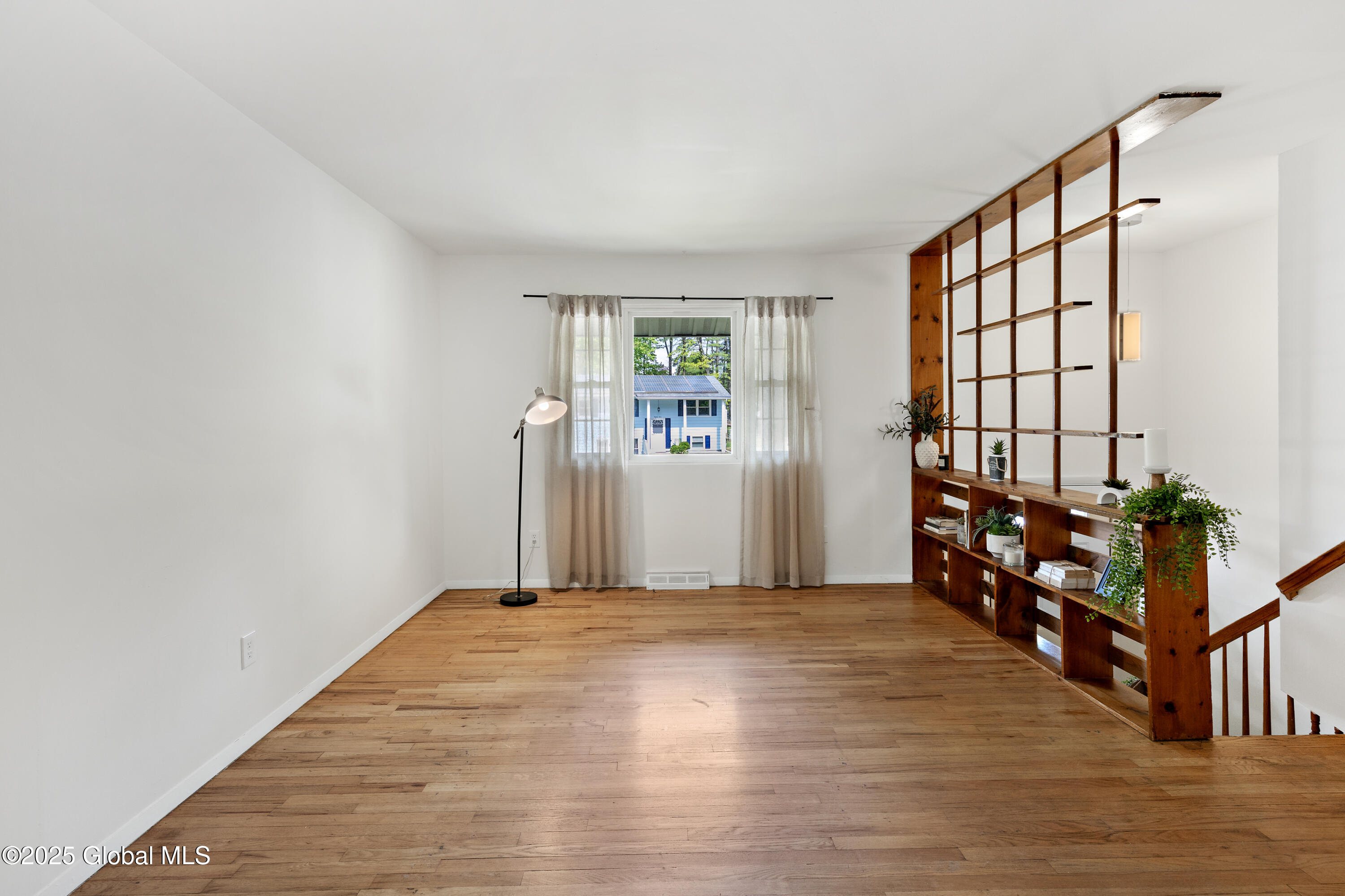 25 Lamplighter Lane Lane