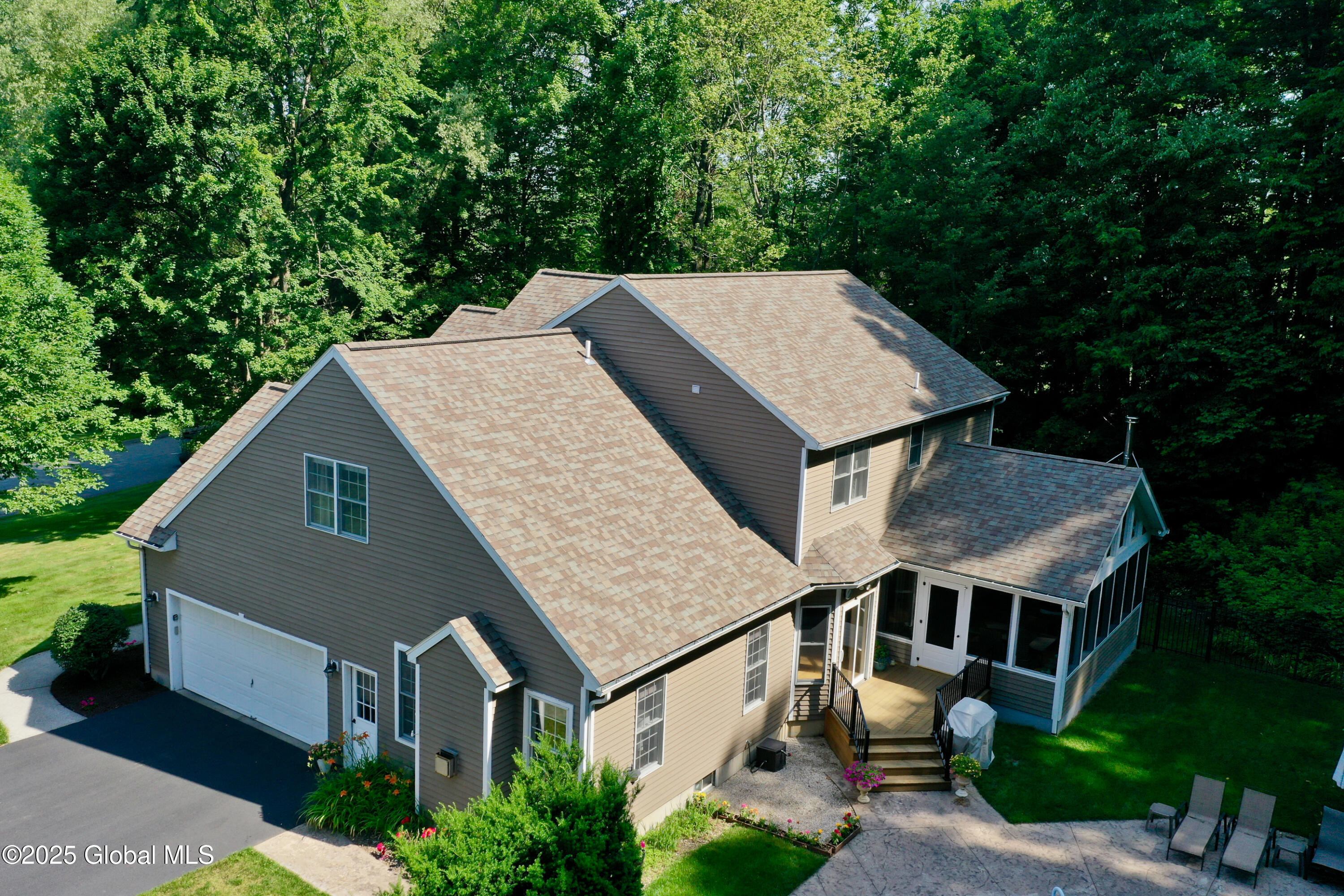 43 Leonardo Drive