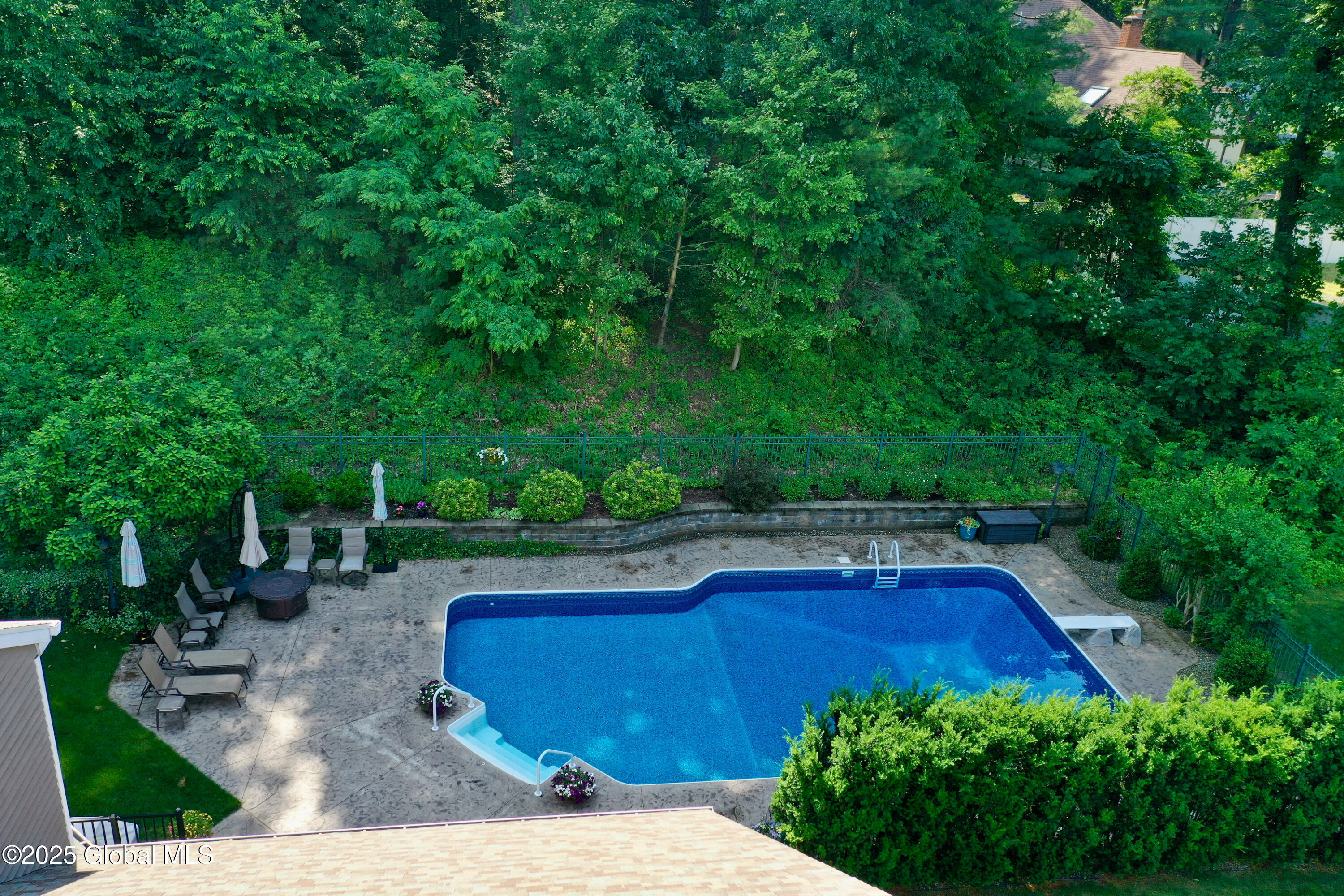 43 Leonardo Drive