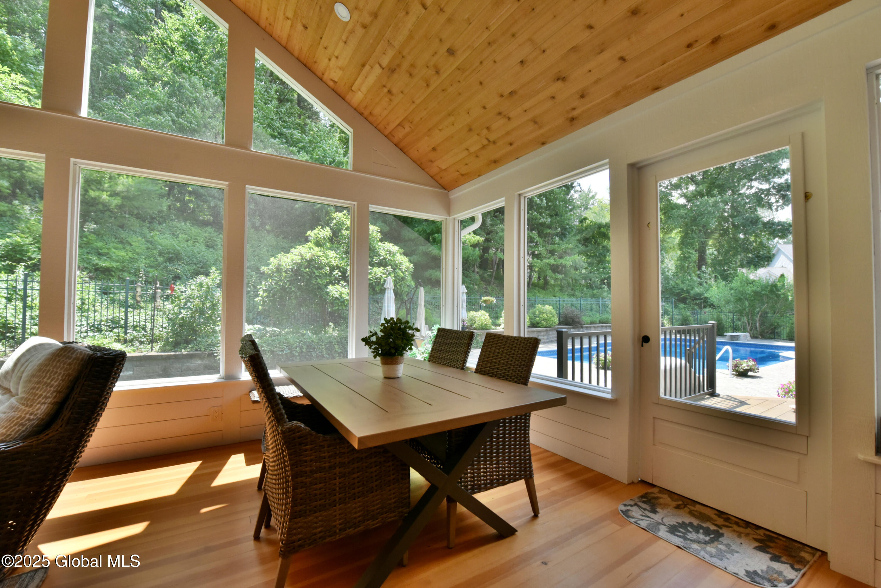 43 Leonardo Drive