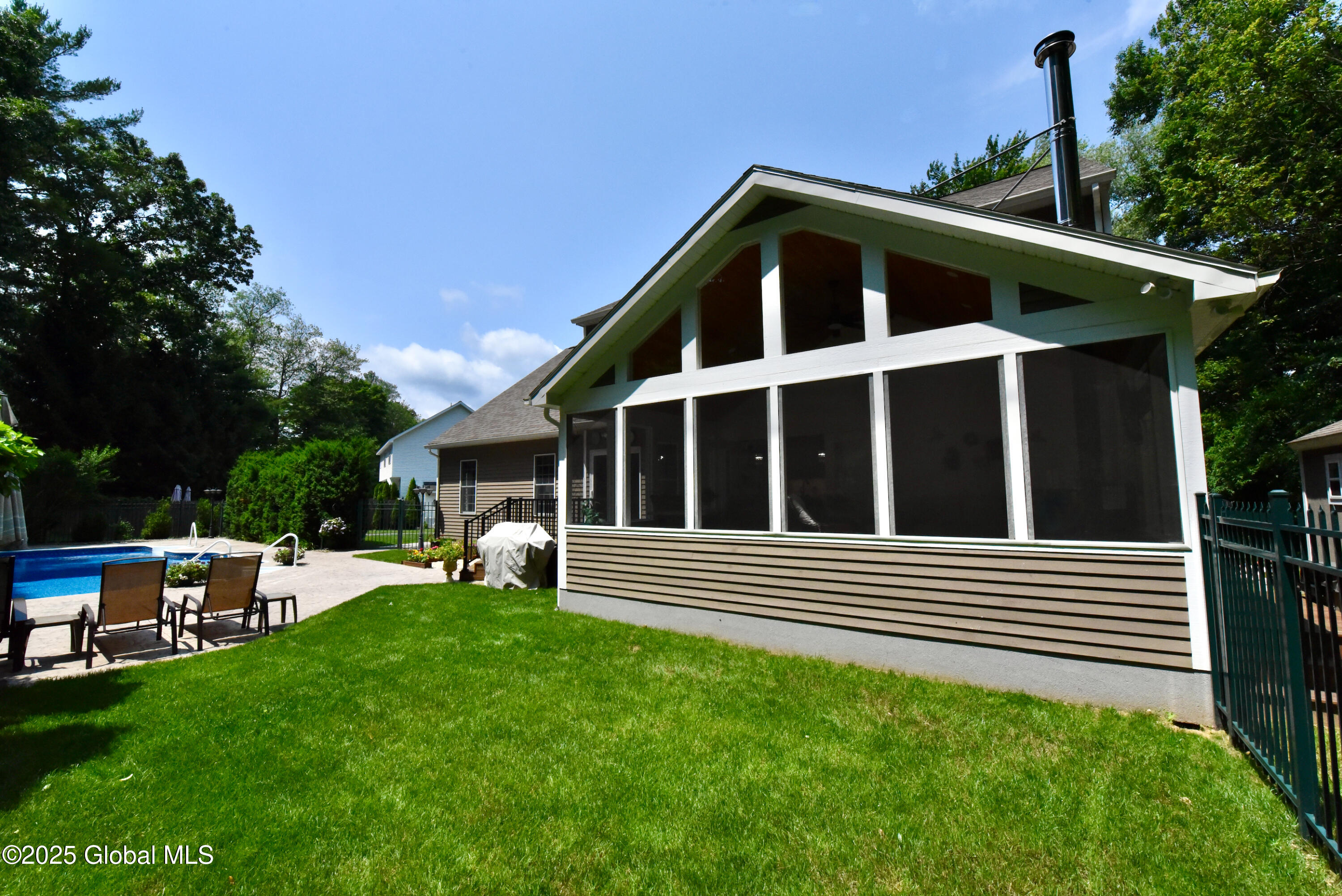 43 Leonardo Drive