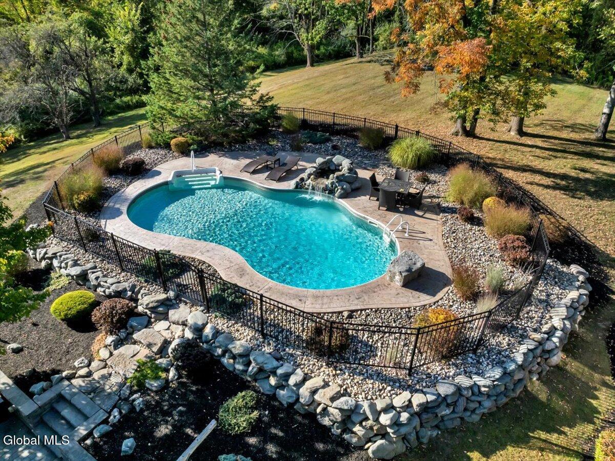 10 Springbrook Road