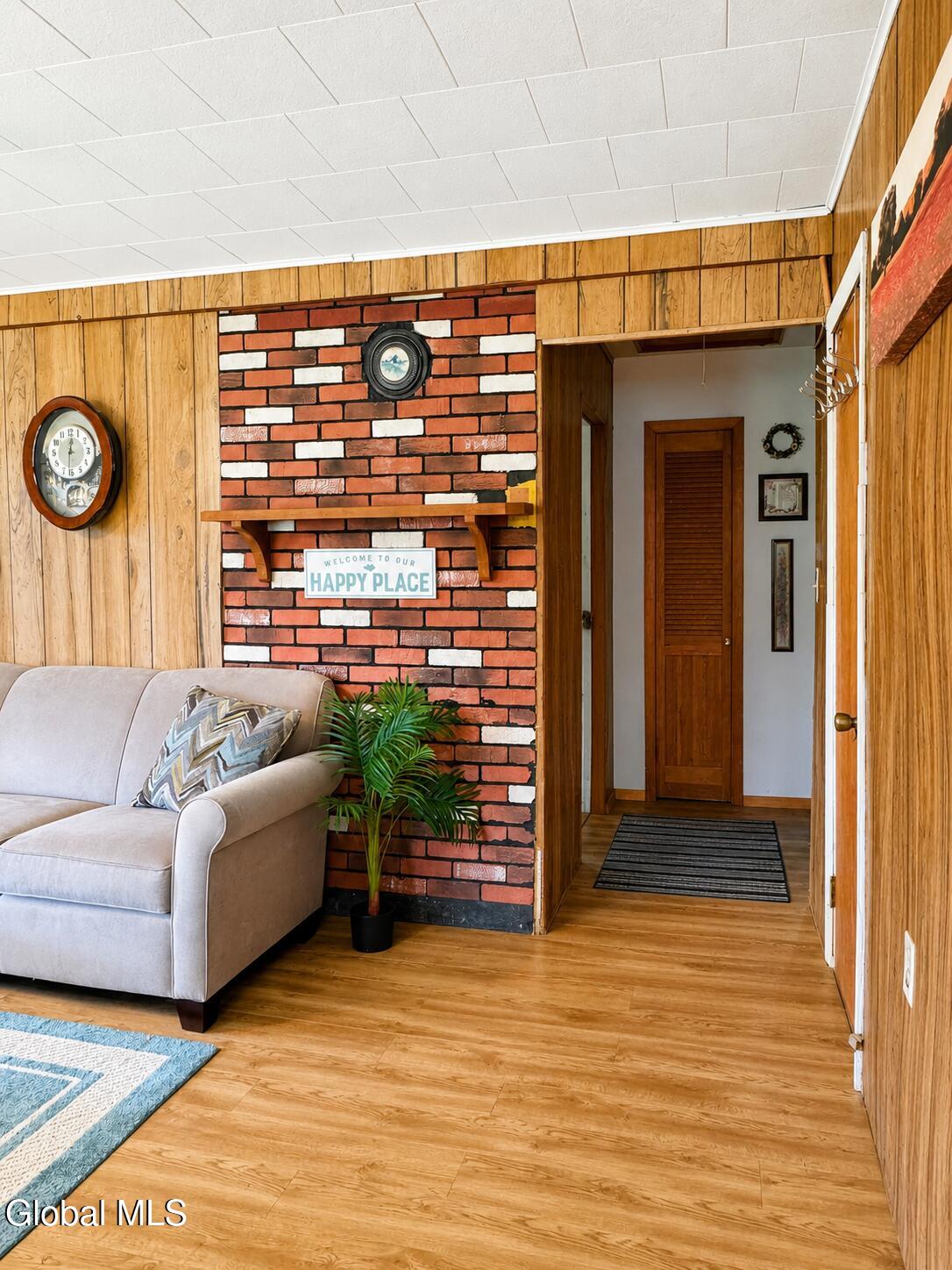 352 Hansen Road