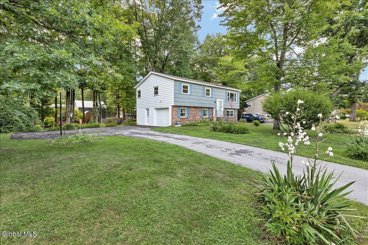 40 Oakwood Boulevard