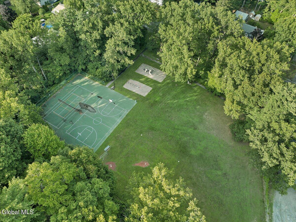 40 Oakwood Boulevard