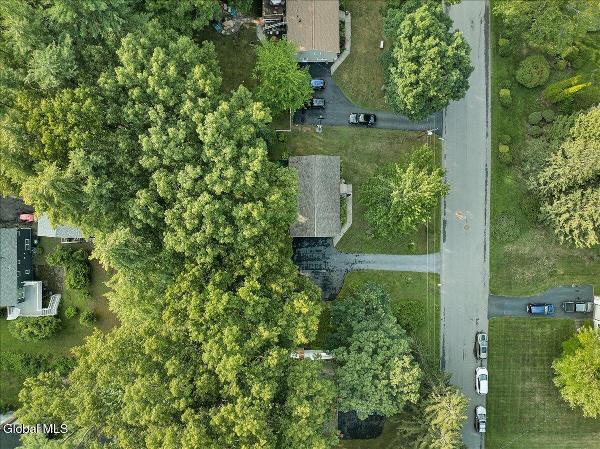 40 Oakwood Boulevard