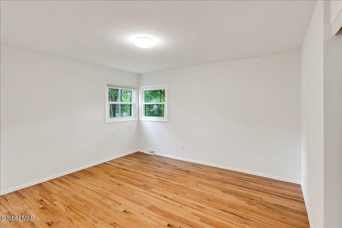 40 Oakwood Boulevard