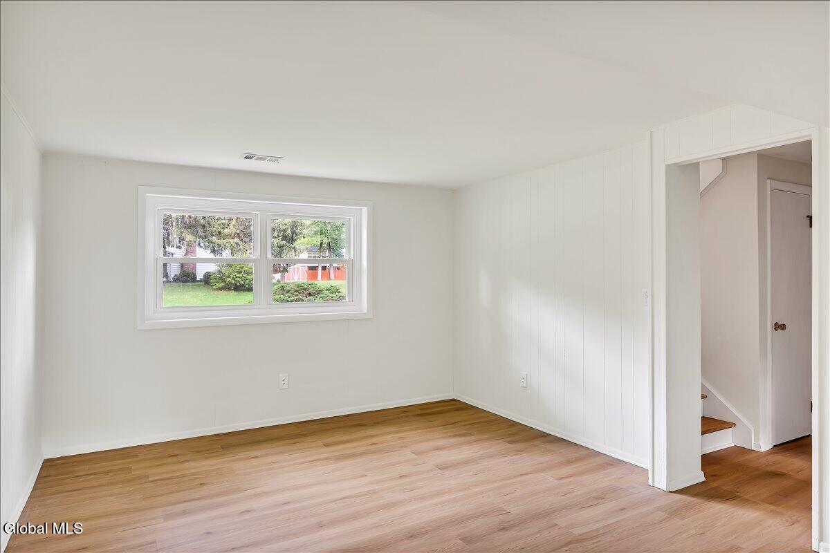 40 Oakwood Boulevard