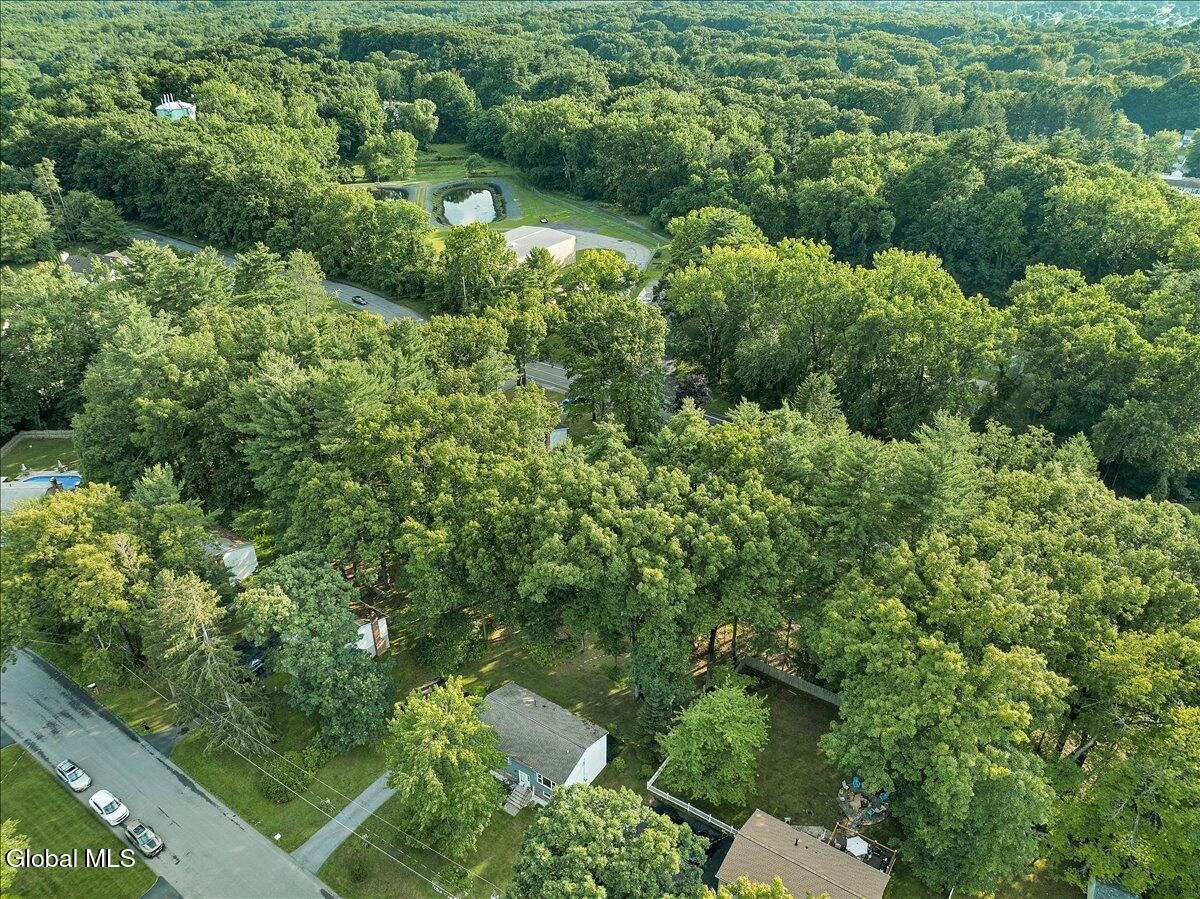 40 Oakwood Boulevard