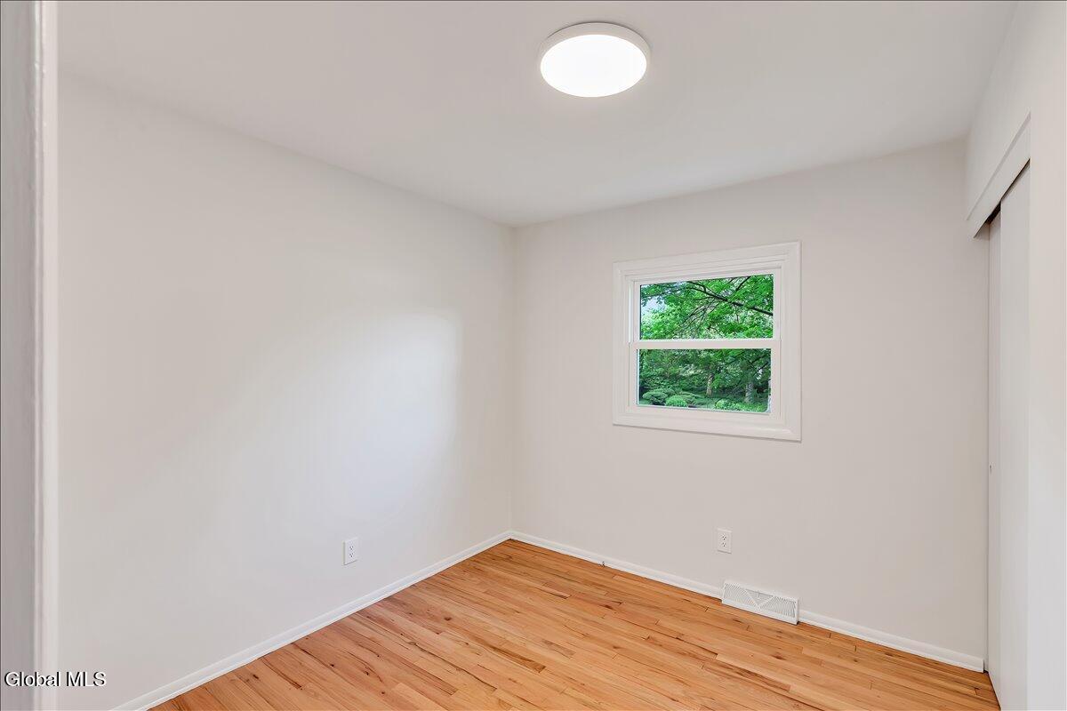 40 Oakwood Boulevard