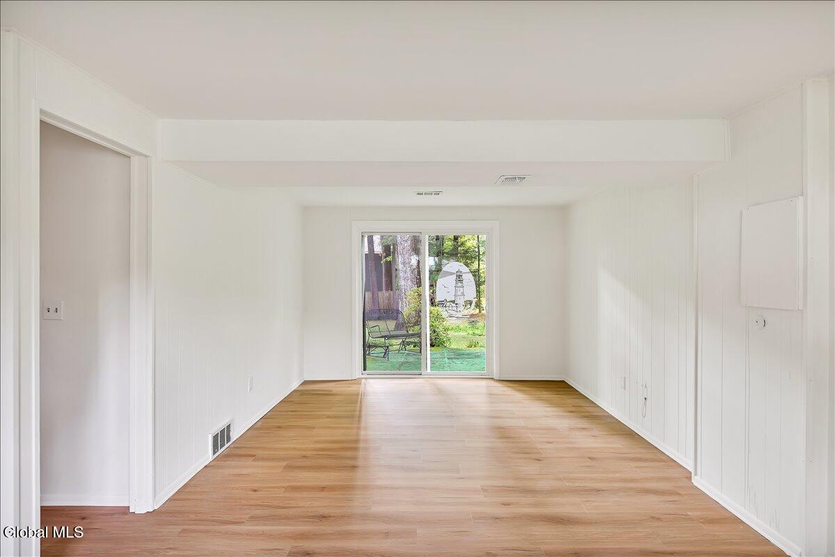 40 Oakwood Boulevard