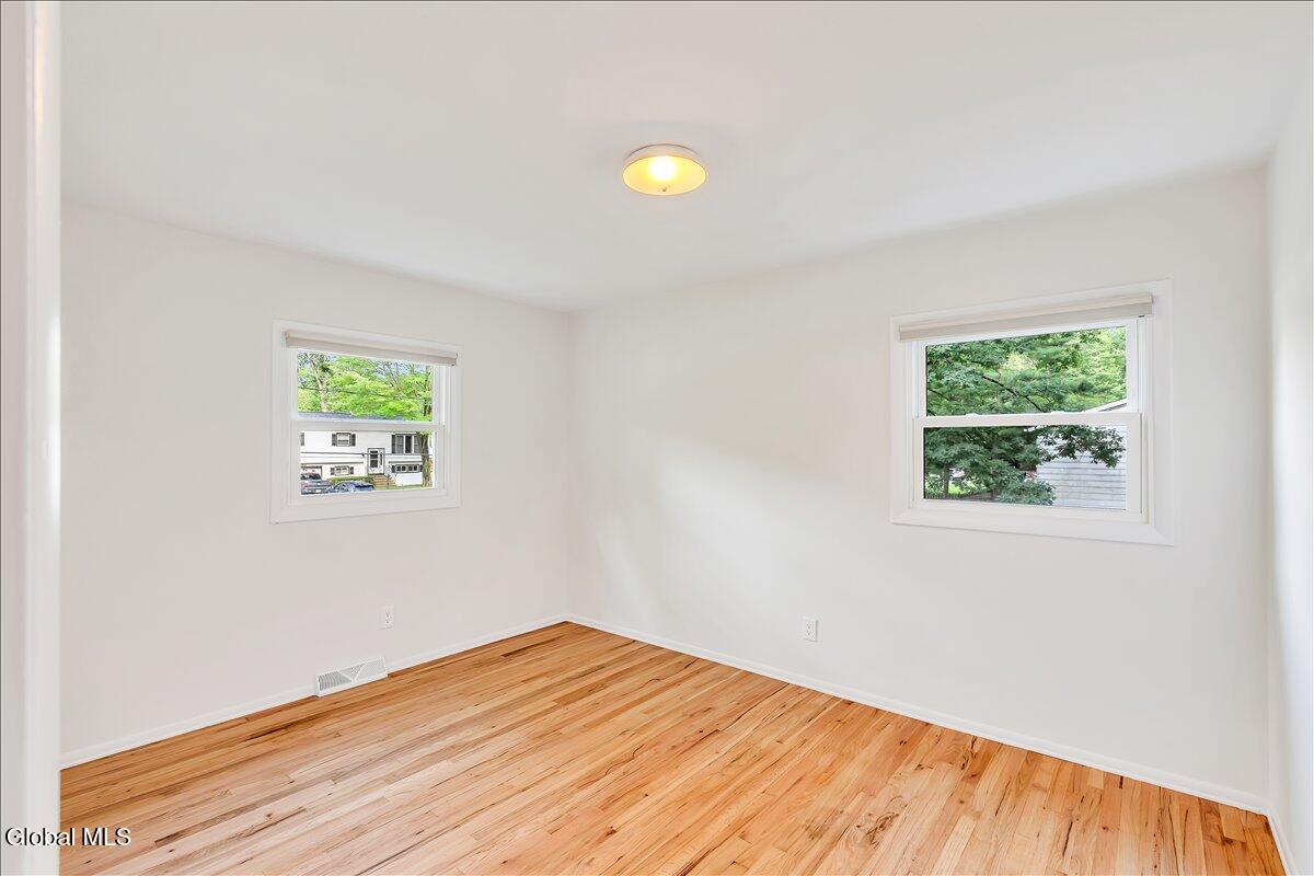 40 Oakwood Boulevard