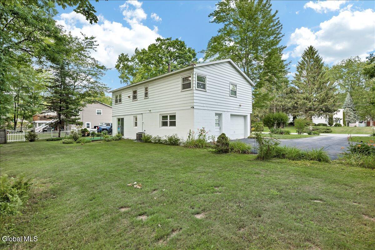 40 Oakwood Boulevard