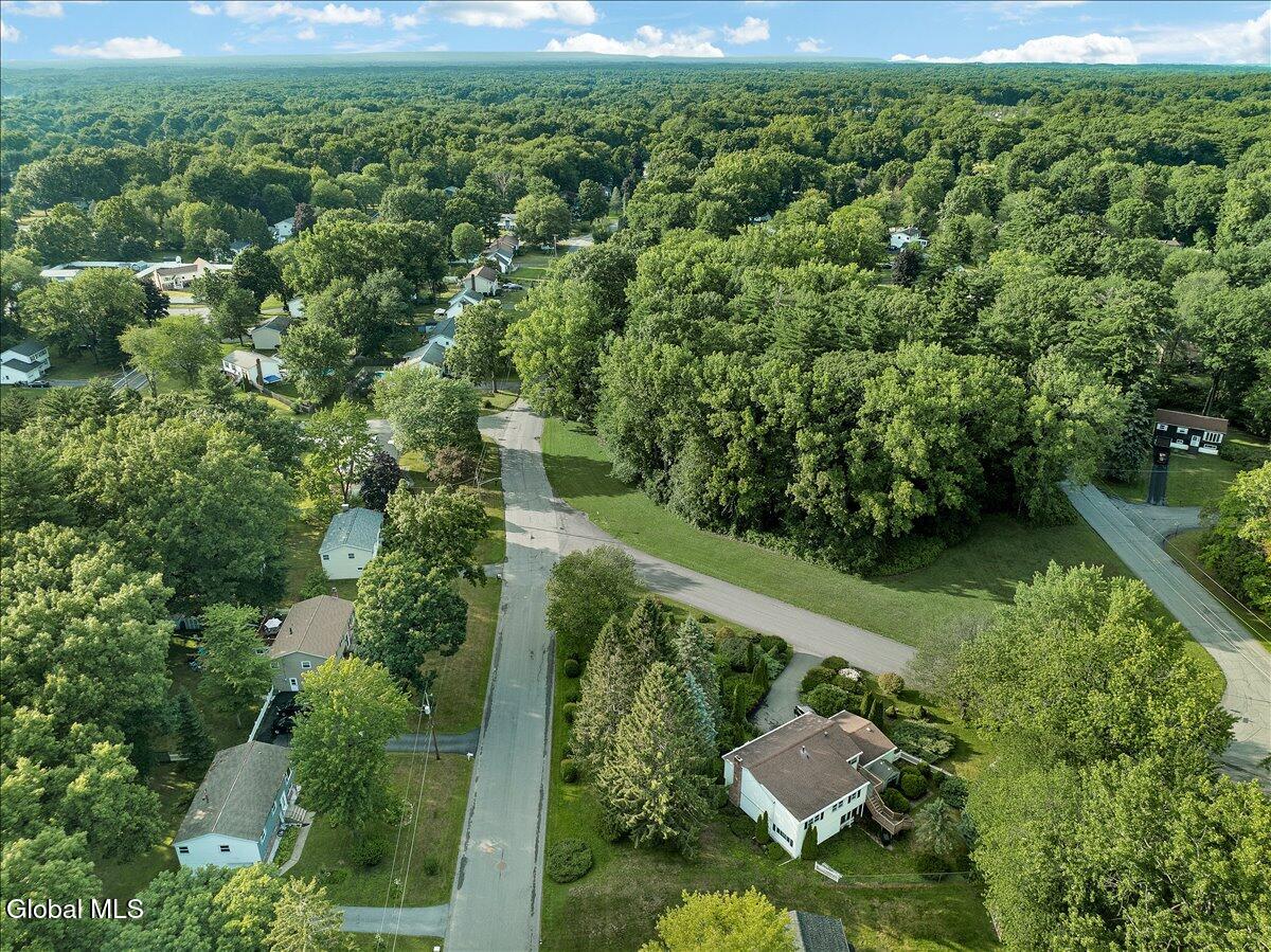 40 Oakwood Boulevard