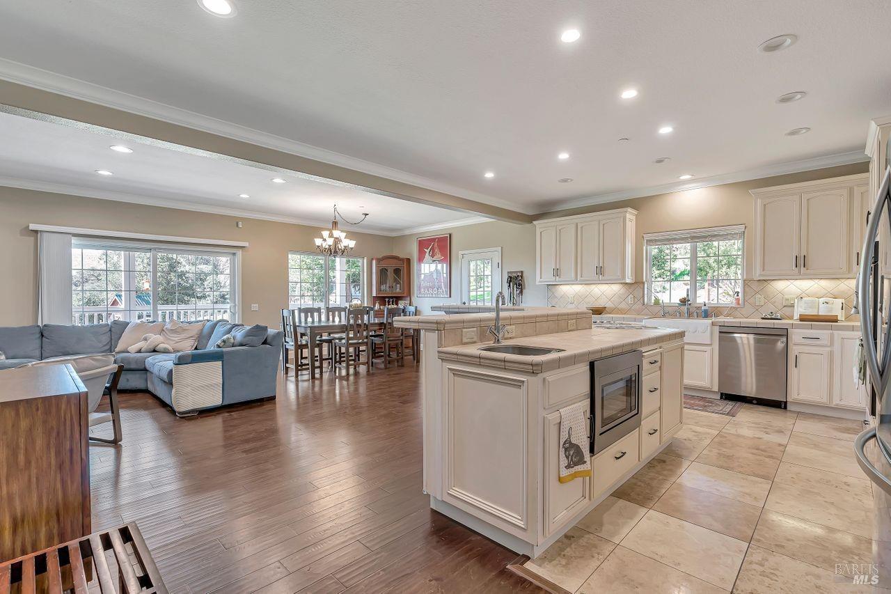 1373 Westgate Ln
