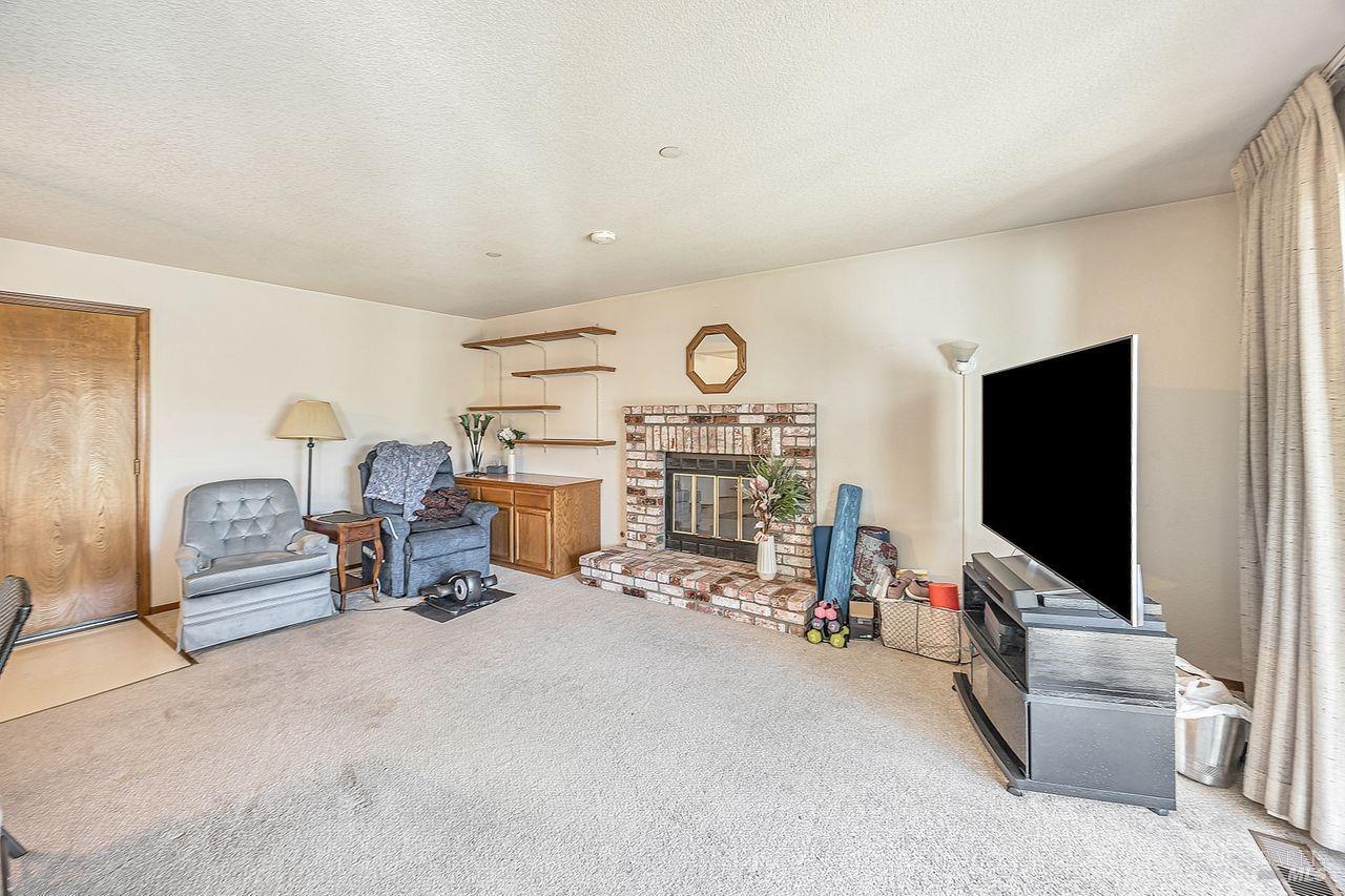 1059 Badger Ct