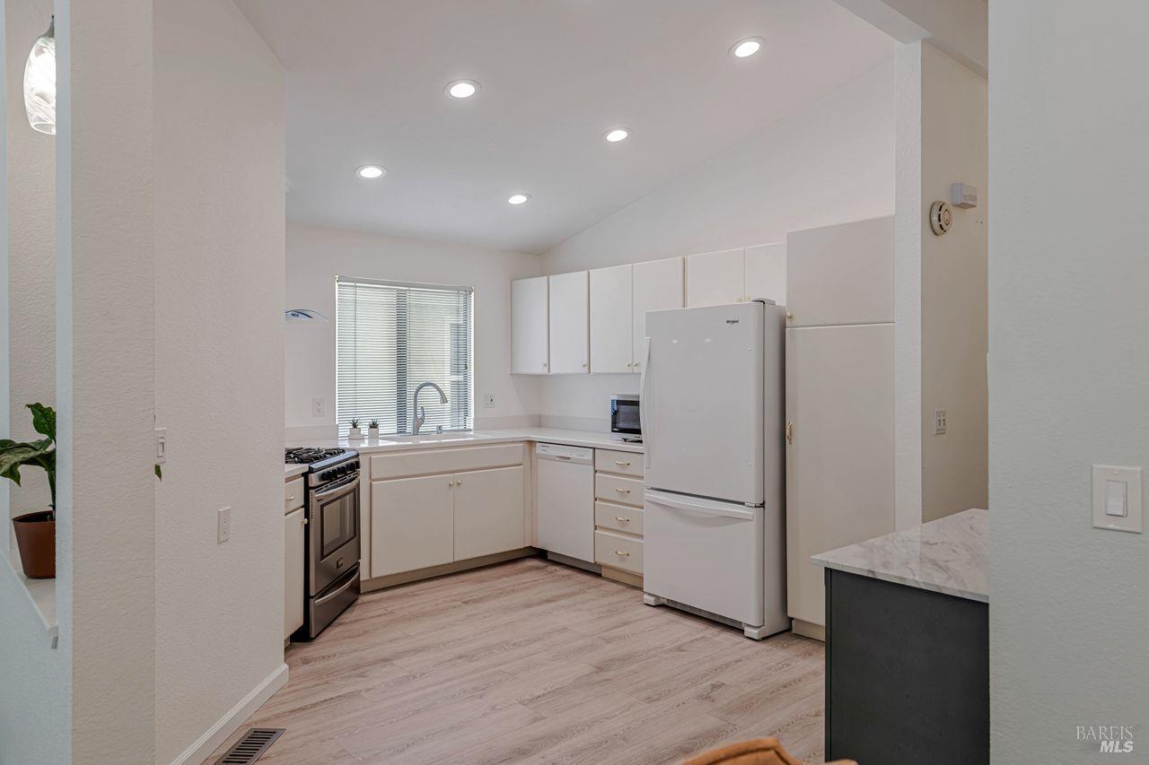 1955 Pinercrest Dr #227