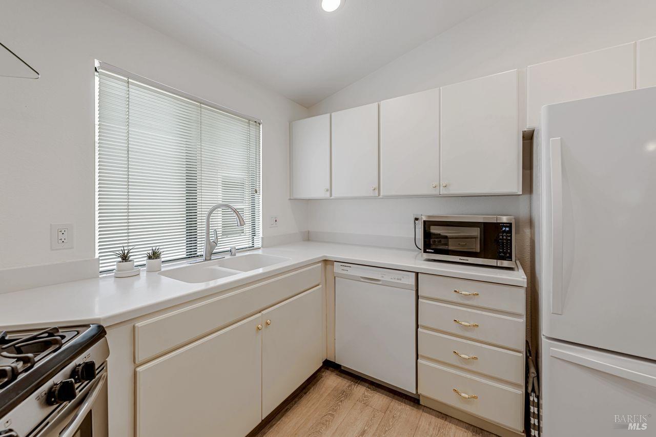 1955 Pinercrest Dr #227