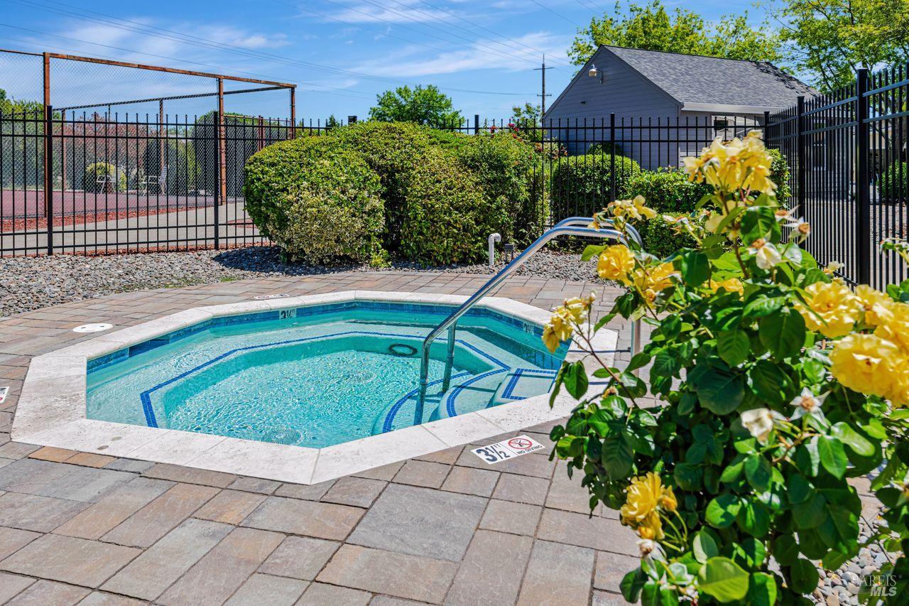 1955 Pinercrest Dr #227