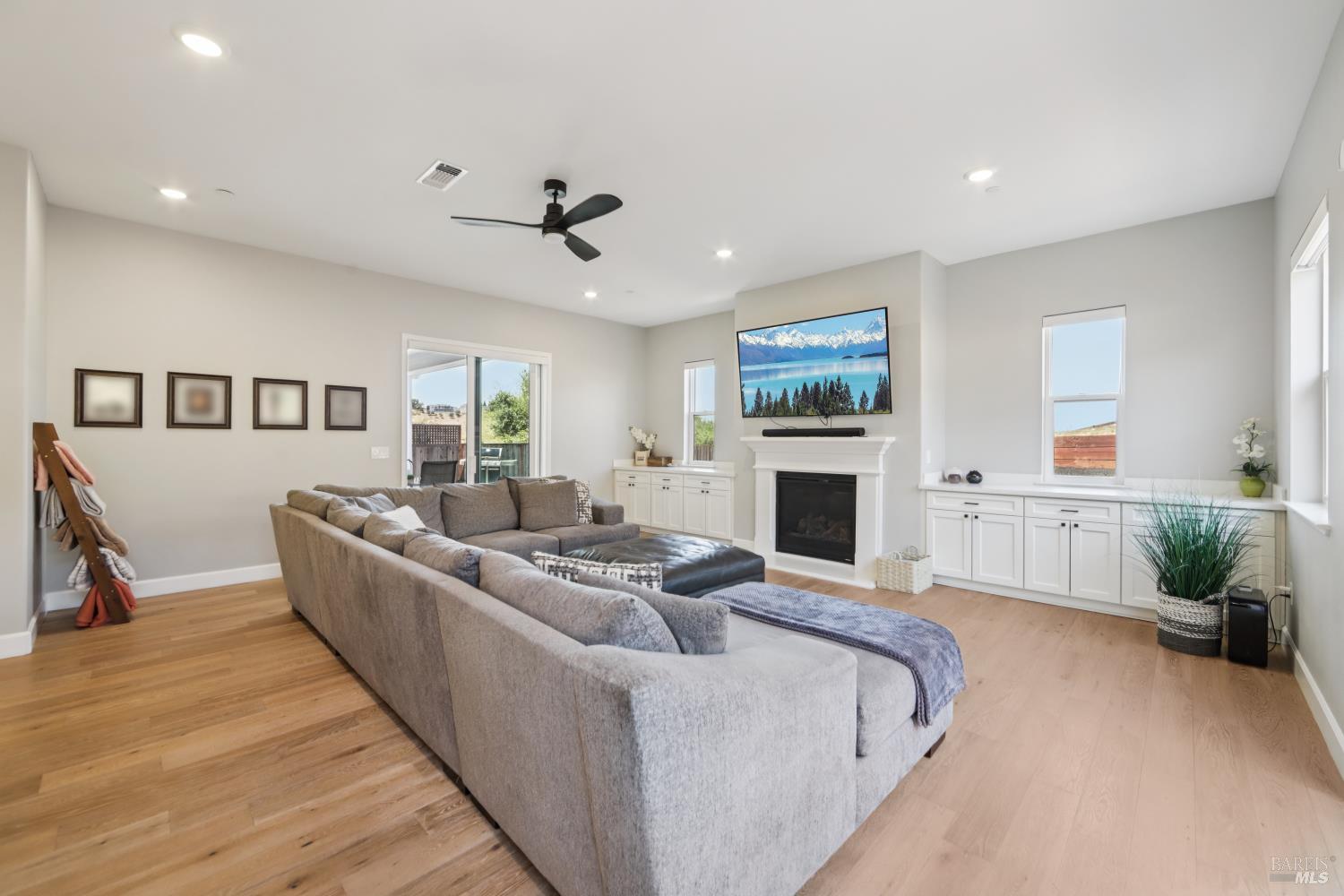 3675 Wyndemere Cir