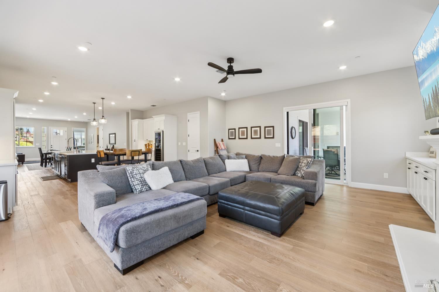 3675 Wyndemere Cir