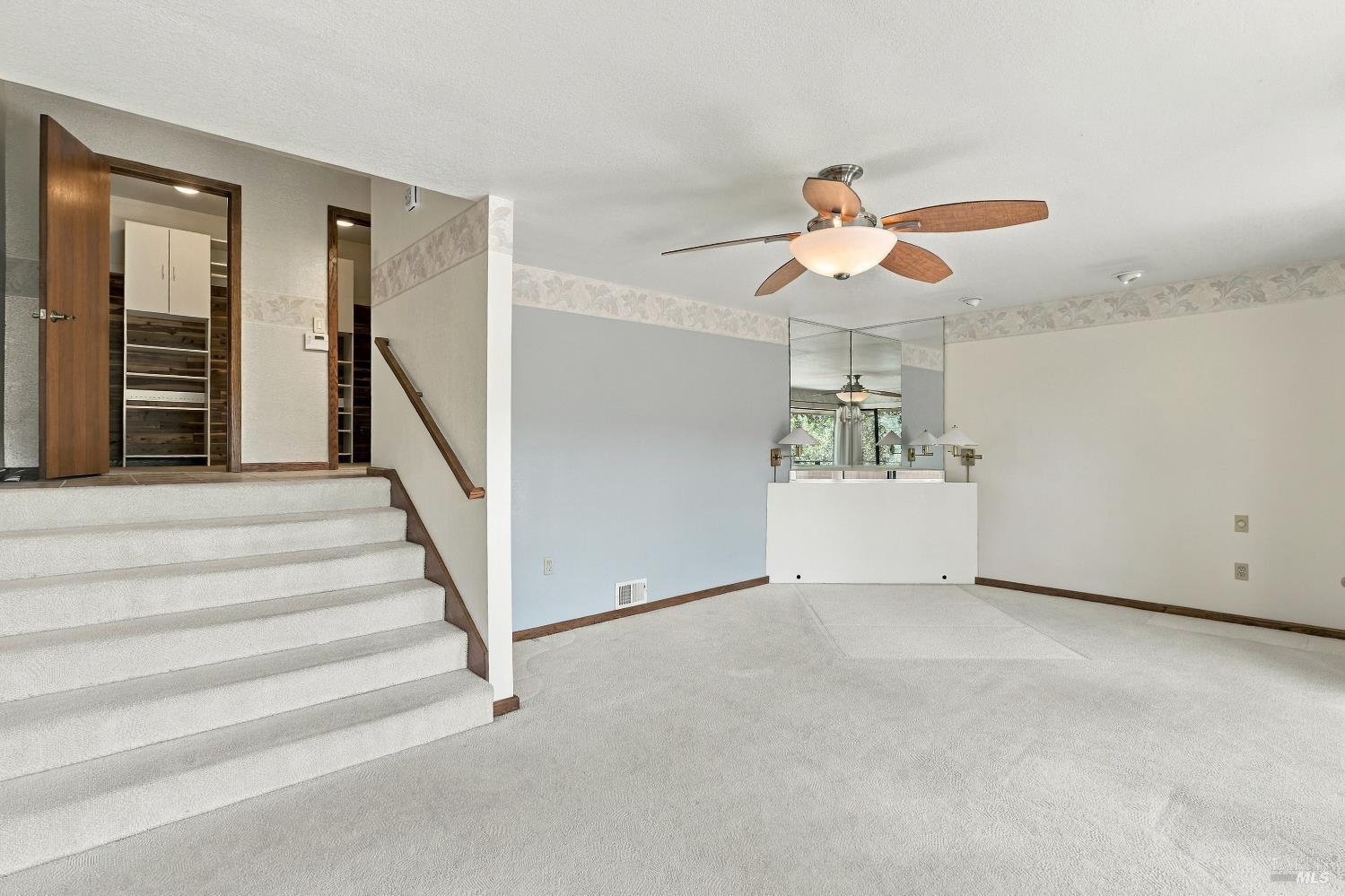 1672 Deer Run