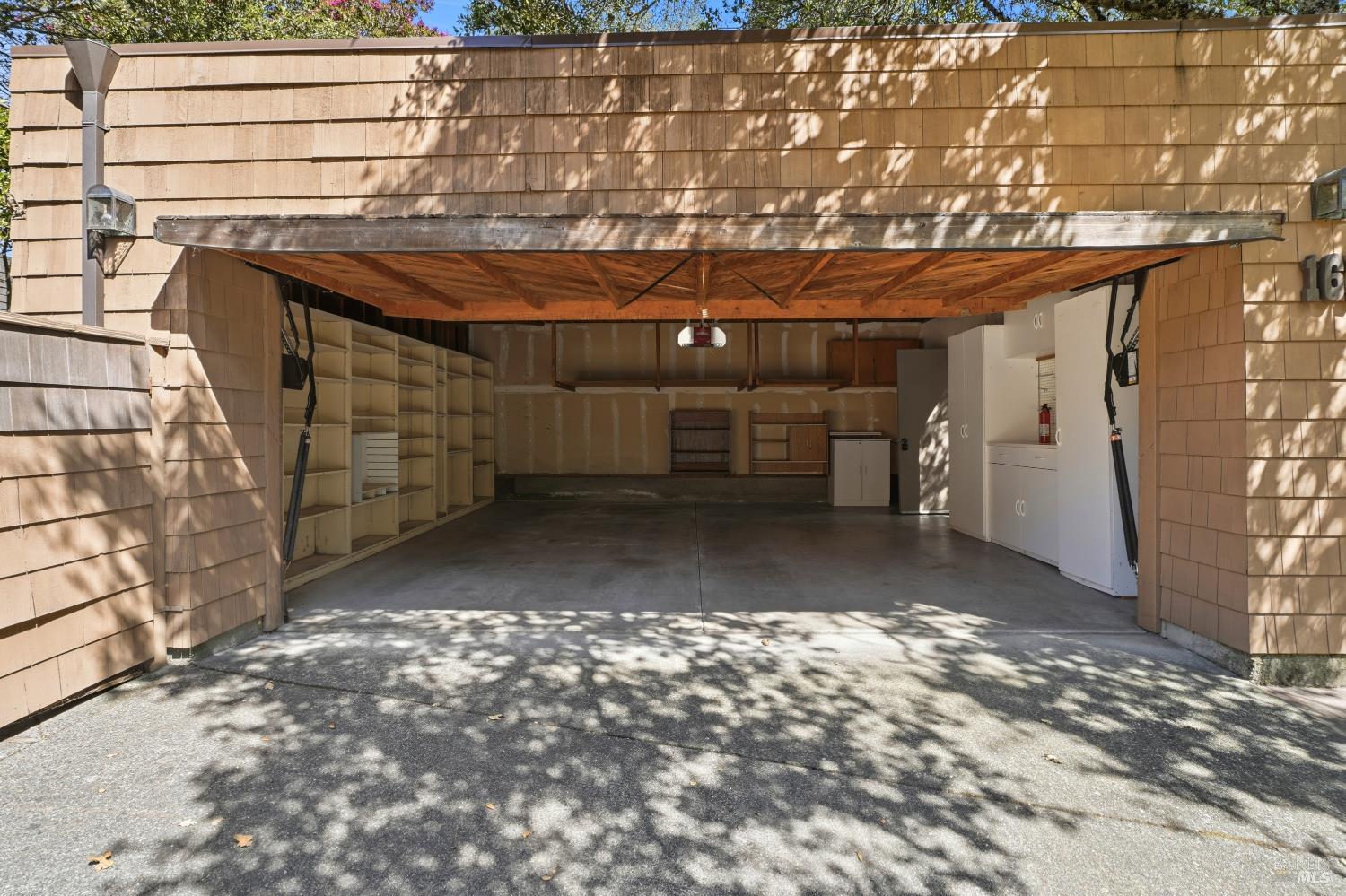 1672 Deer Run