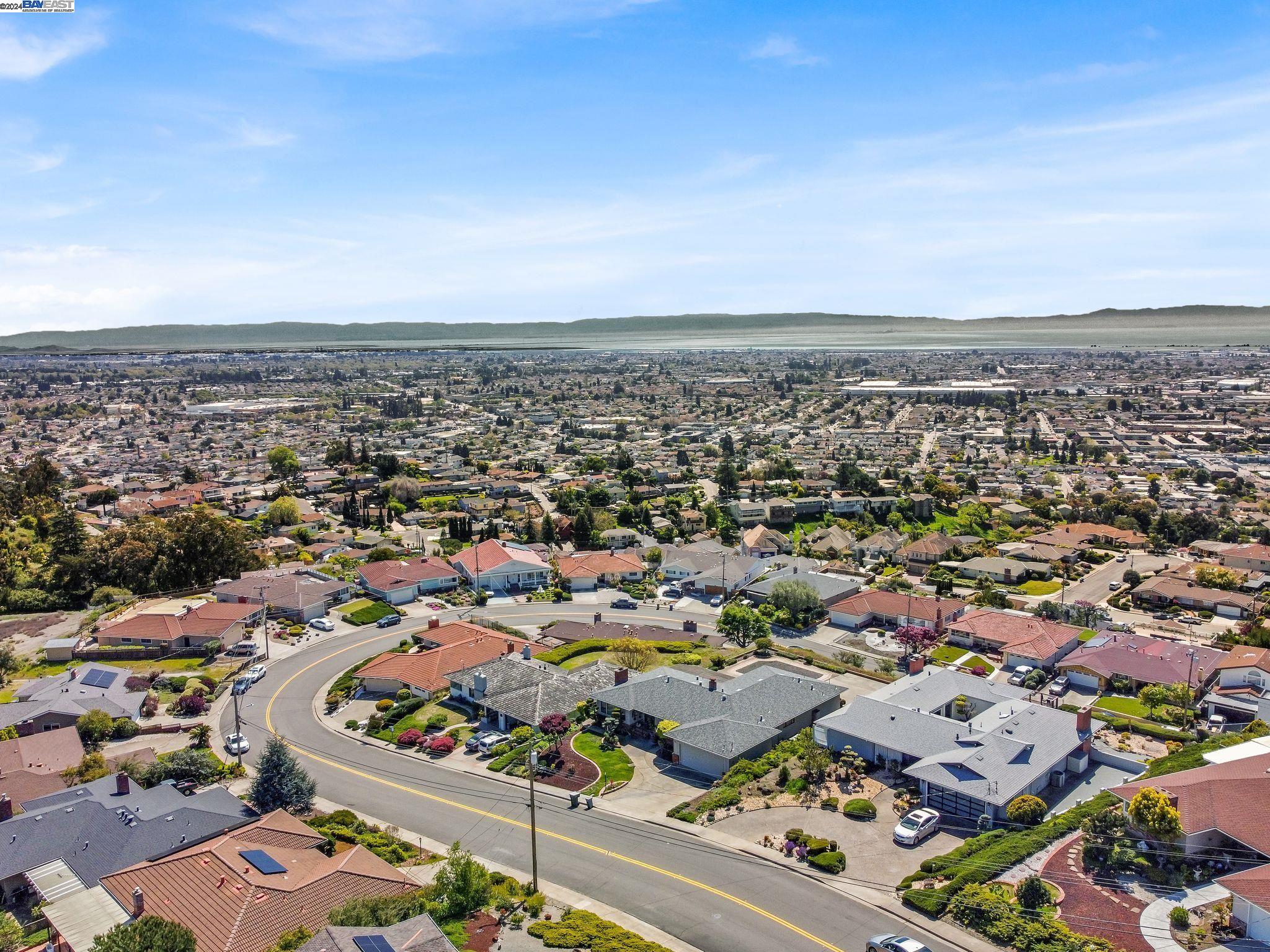 2790 Marineview Dr